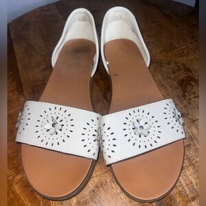 Andiamo Cream Leather Sandals with Cut-Out Design Size 8.5